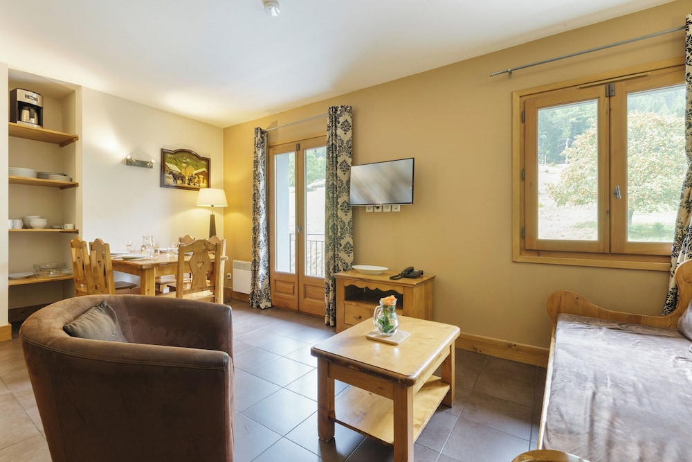 Family Apartment, 2 Bedrooms (Vallorcine Buet 43 ski in / ski out) Family Apartment, 2 Bedrooms (Vallorcine Buet 43 ski in / ski out)