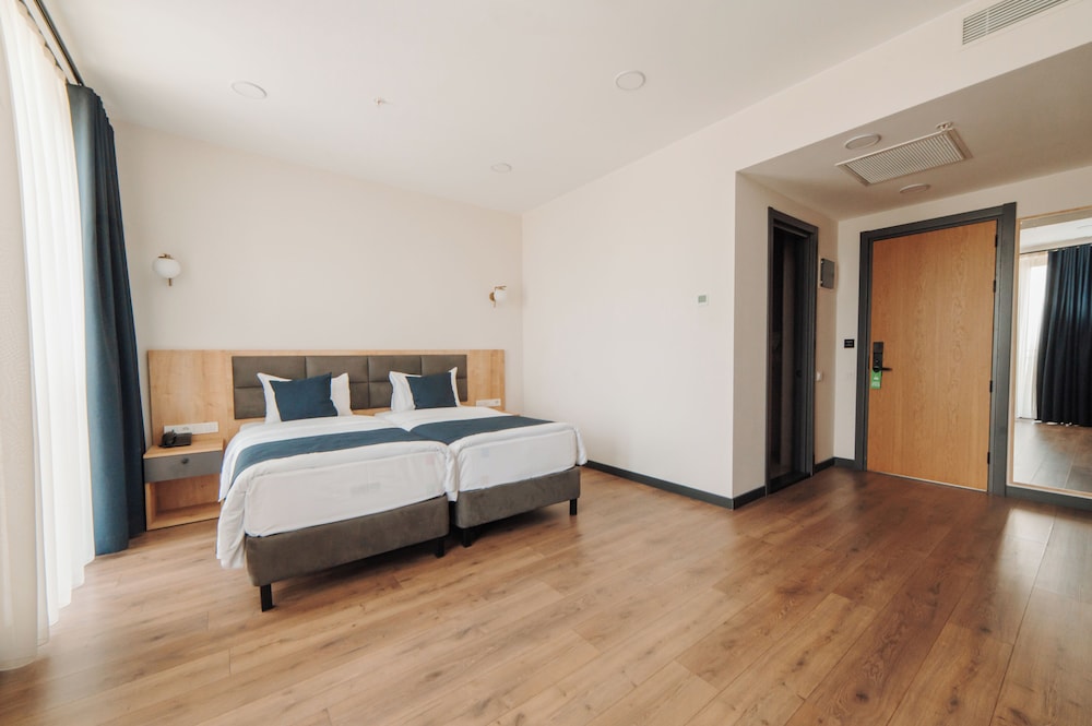 Disable Room - Photo 2