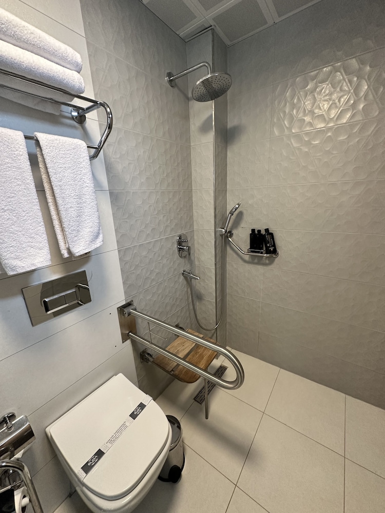 Standard Room, Accessible - Photo 5