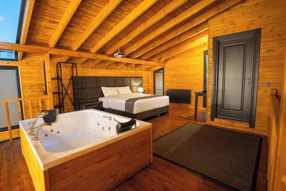 Elite Bungalow, 2 Bedrooms, Mountain View, Sea Facing