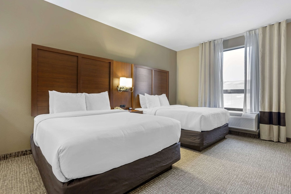 Suite, Multiple Beds, Accessible, Non Smoking - Photo 1