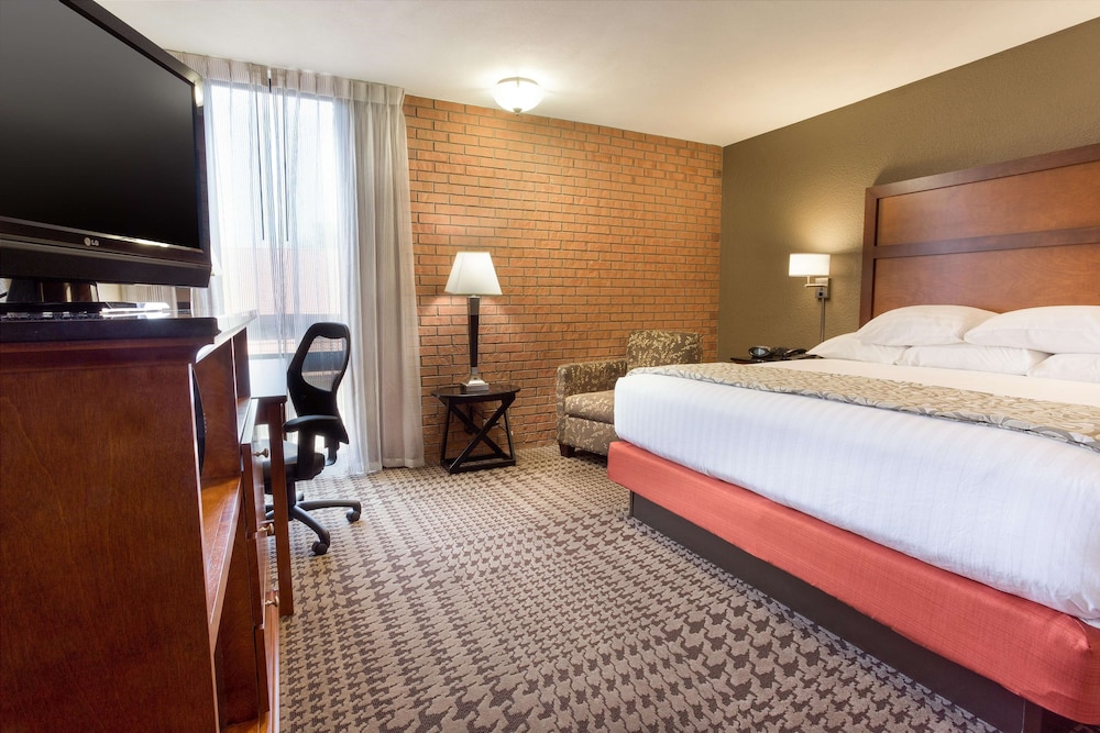 Deluxe Room, 1 King Bed, Refrigerator & Microwave (Upper Floor)