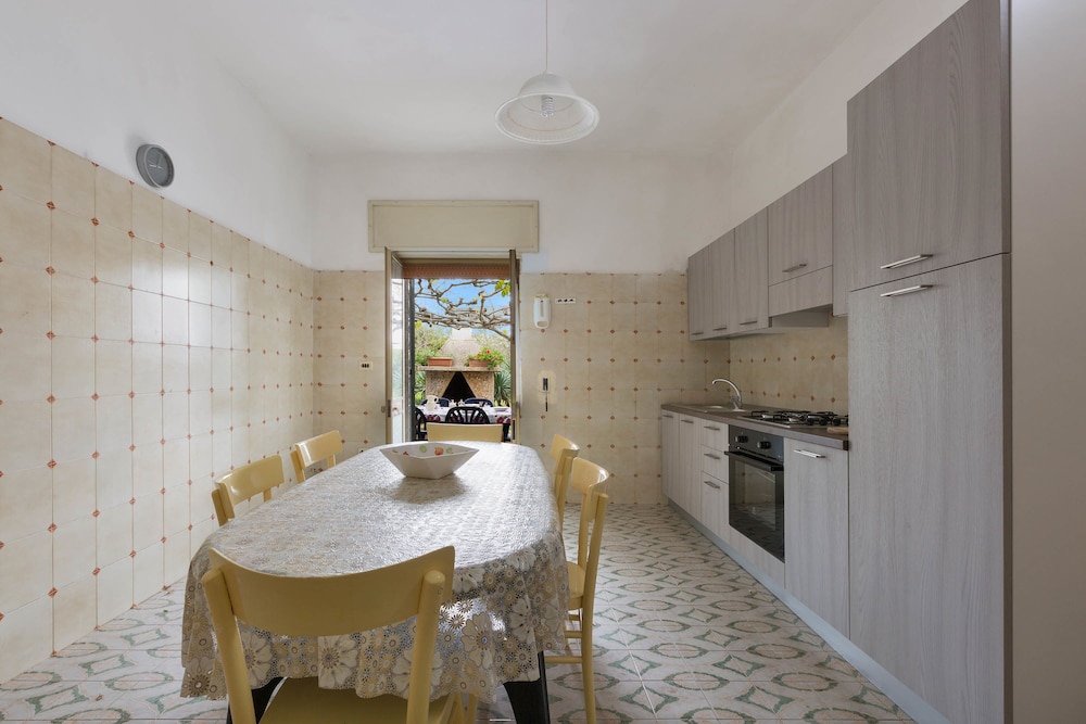 Standard Apartment, 3 Bedrooms (982) photo 2