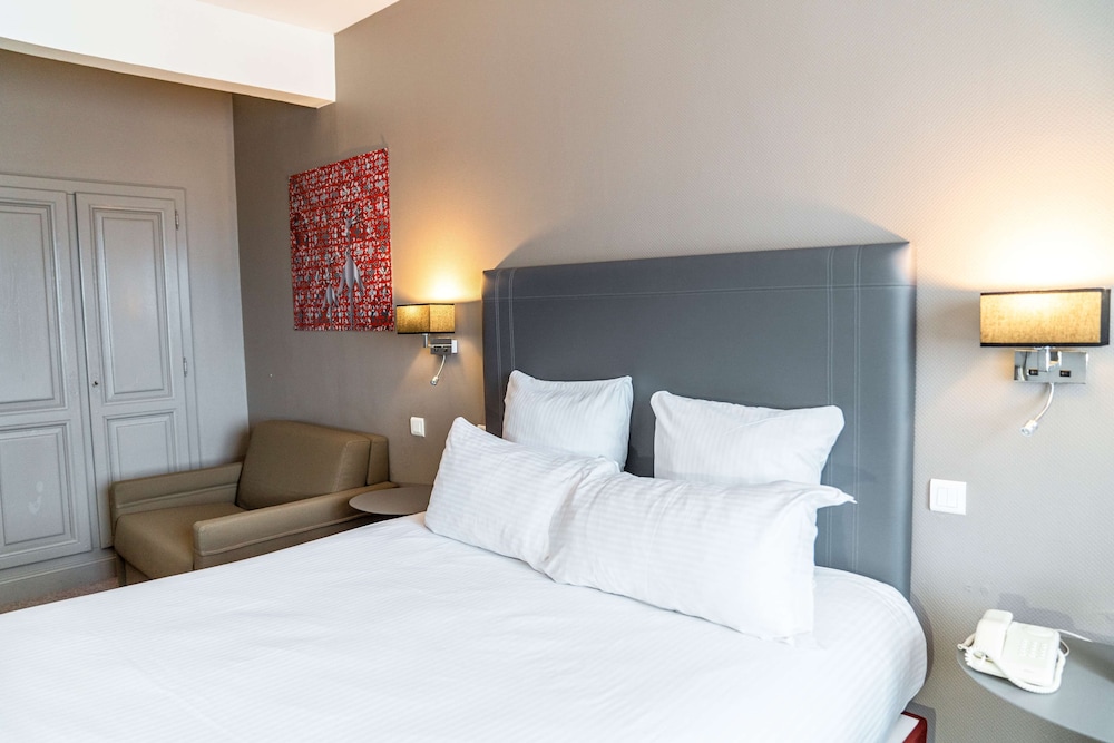 Deluxe Room, Multiple Beds, Non Smoking, Pool Access - Photo 3