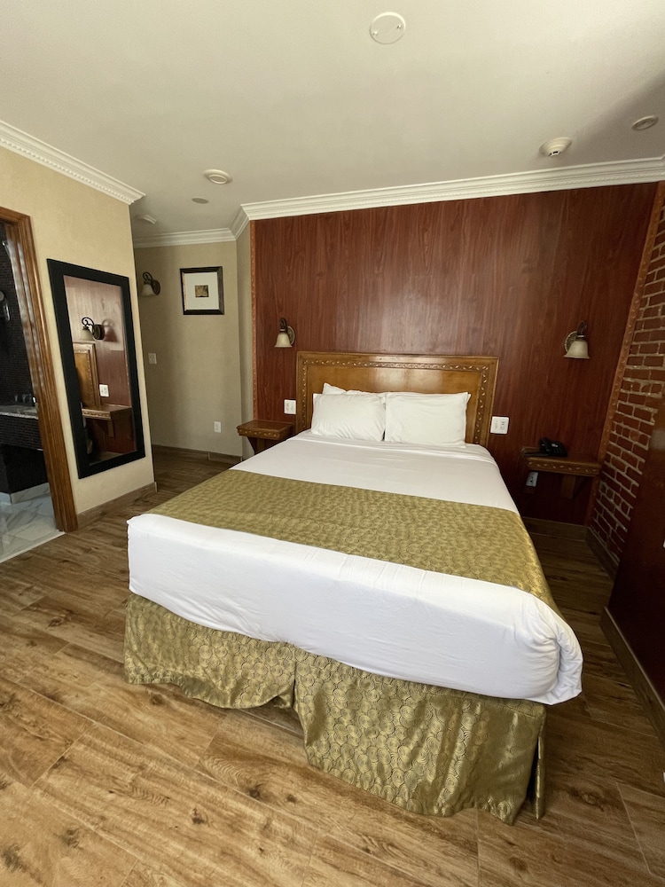 Standard Room, 1 Queen Bed, Non Smoking
