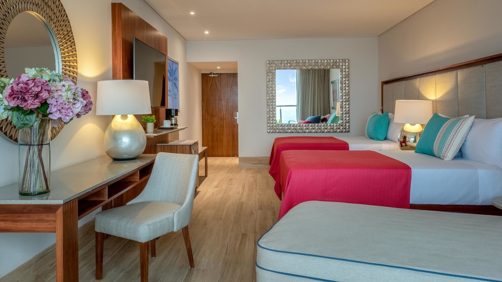Royal Deluxe Ocean Front - Photo 1