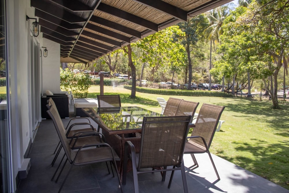 Panoramic Villa, 4 Bedrooms, Beachfront photo 2