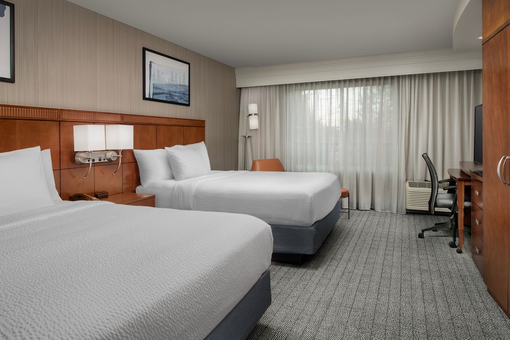 Room, 2 Queen Beds (Hearing Accessible) - Photo 1