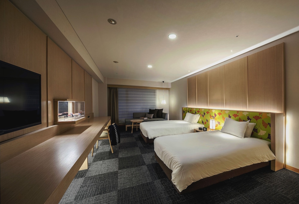 Deluxe Room Twin thumbnail 5