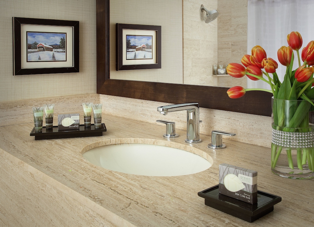 Deluxe Room, Hot Tub - Photo 2