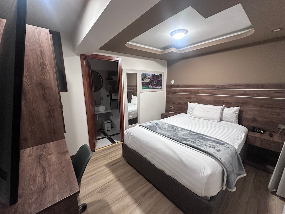 Deluxe Room, 1 Queen Bed