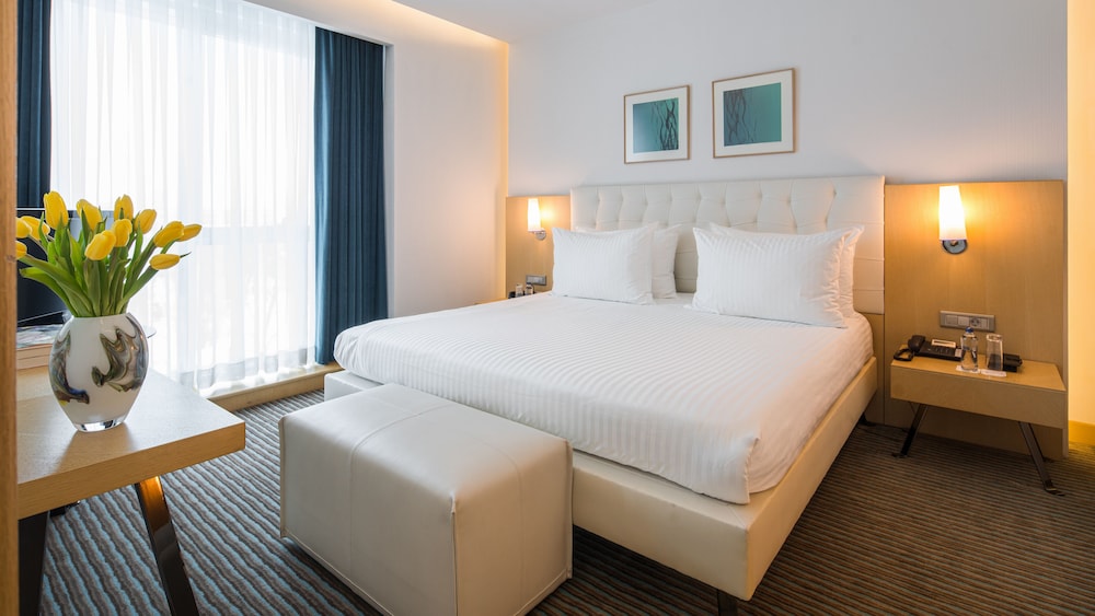 Suite, 1 King Bed, Non Smoking - Photo 4
