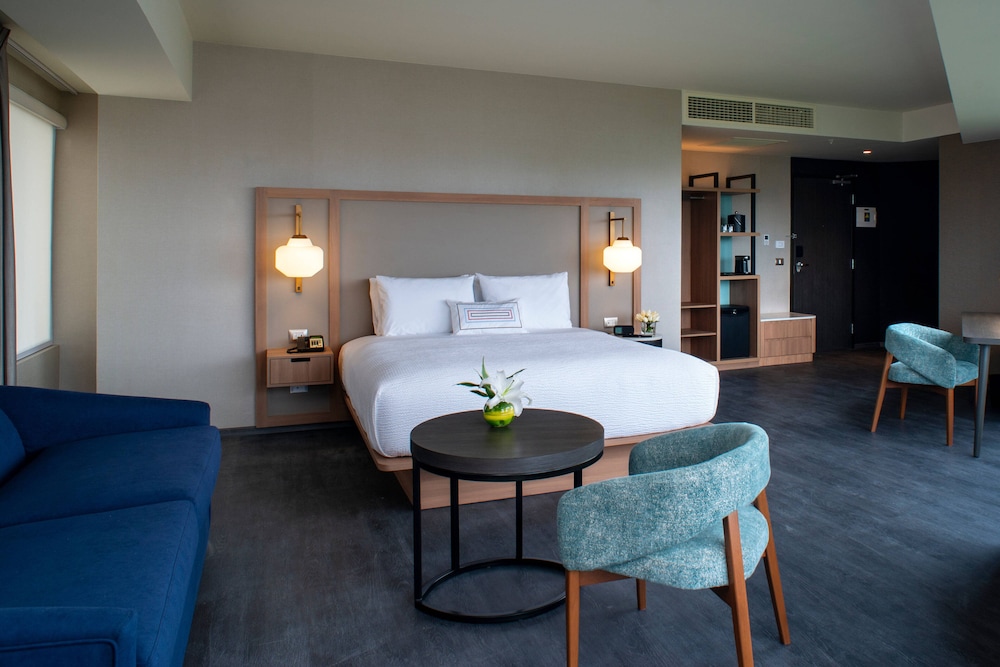 Panoramic Room, 1 King Bed, City View - Photo 1