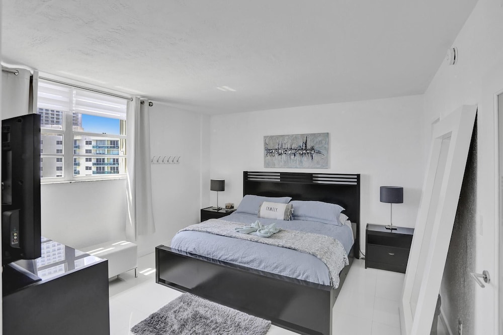 Luxury Condo photo 1