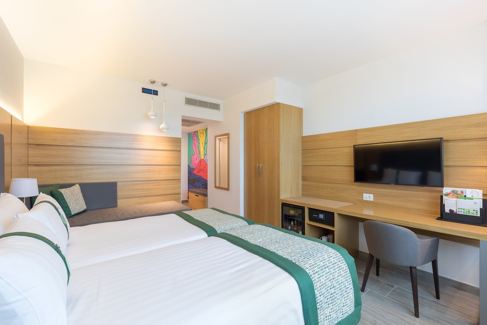 Premium Room - Photo 11
