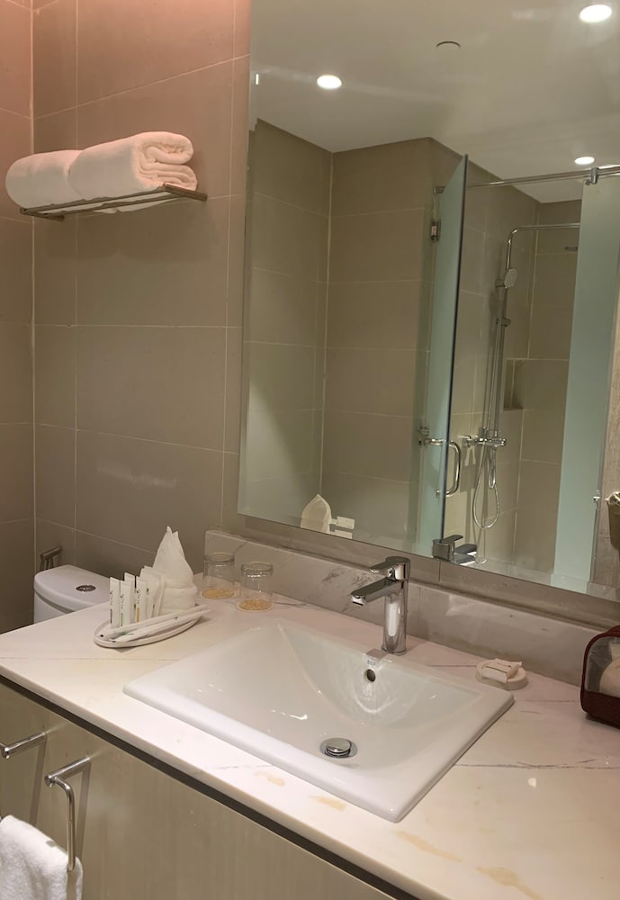 Deluxe King Room - Photo 2