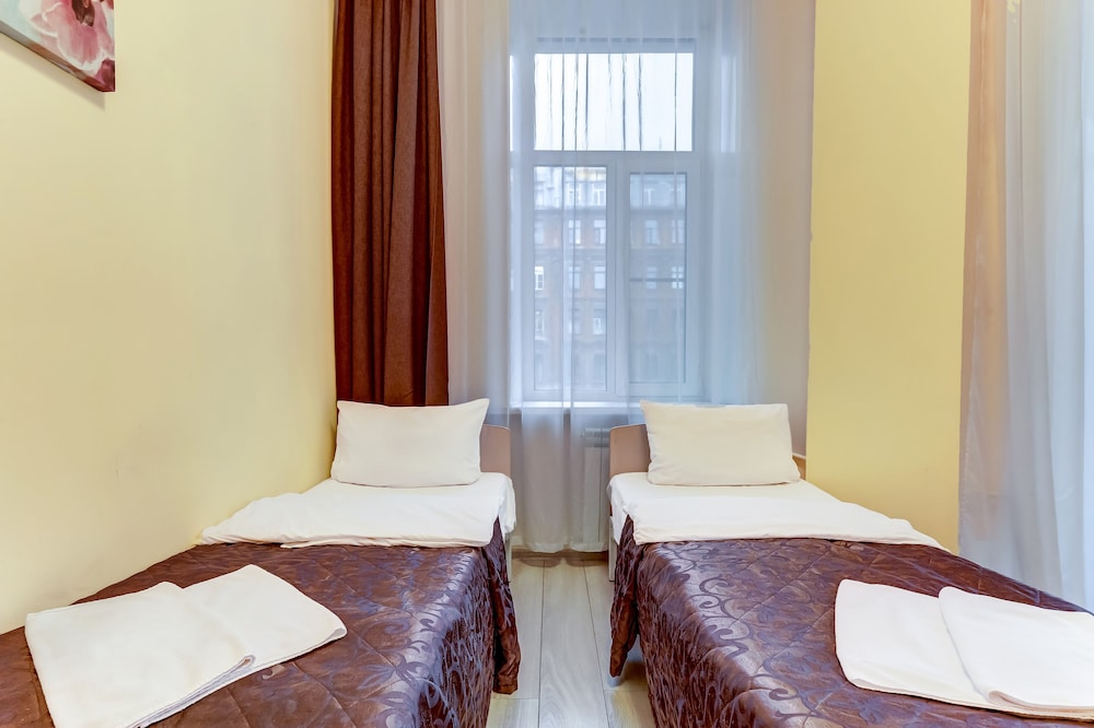 Economy Twin Room photo 3