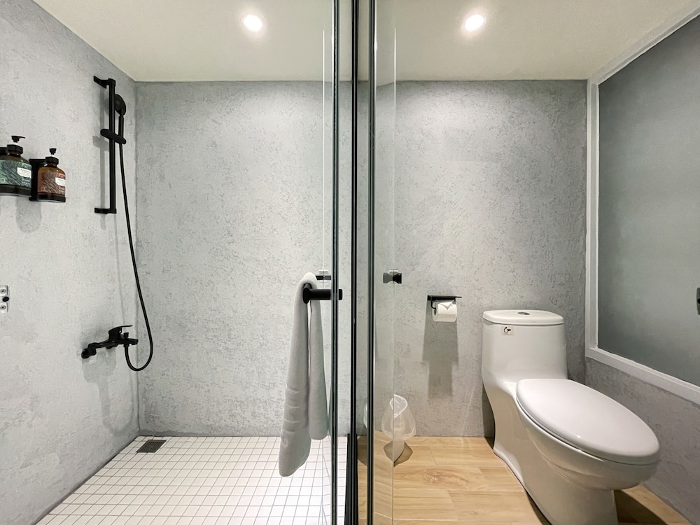 Economy Triple Room - Photo 8