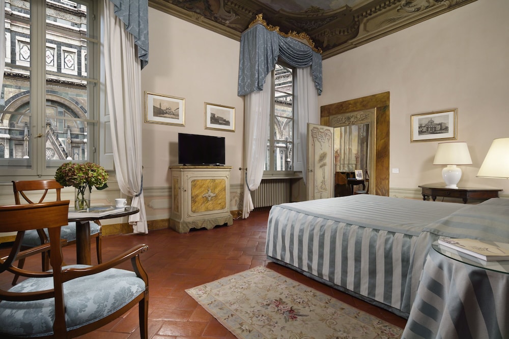 Deluxe Suite, City View (Royal) photo 2