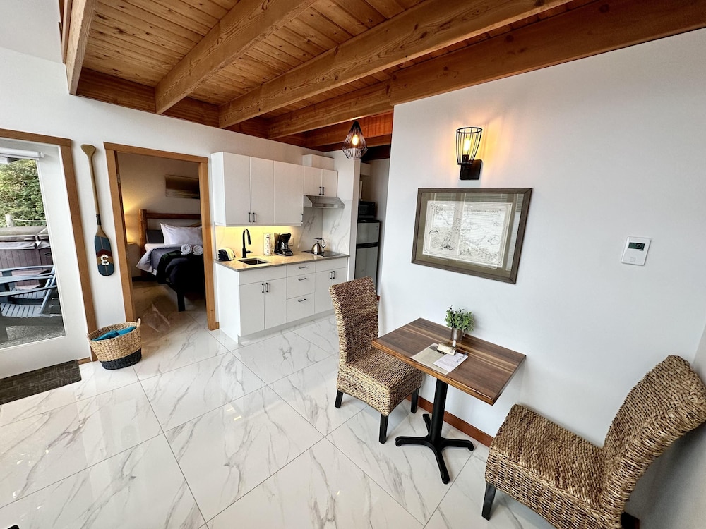 House (Hot Tub & Waterfront / Doc Holiday Ca) photo 1
