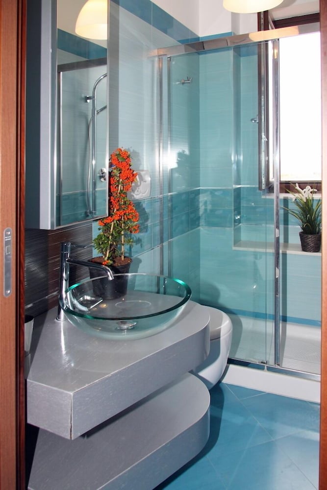 Deluxe Double or Twin Room, Private Bathroom, City View photo 3