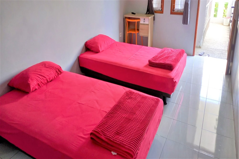 Standard Twin Room - Photo 1