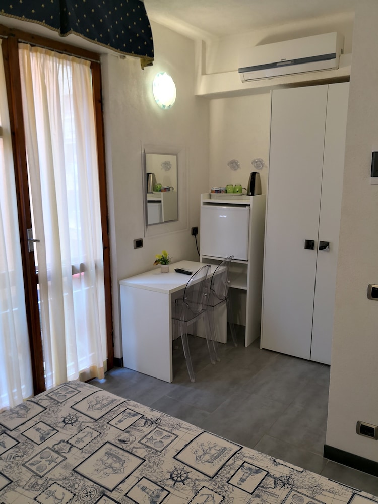 Basic Double Room, 1 Queen Bed photo 2