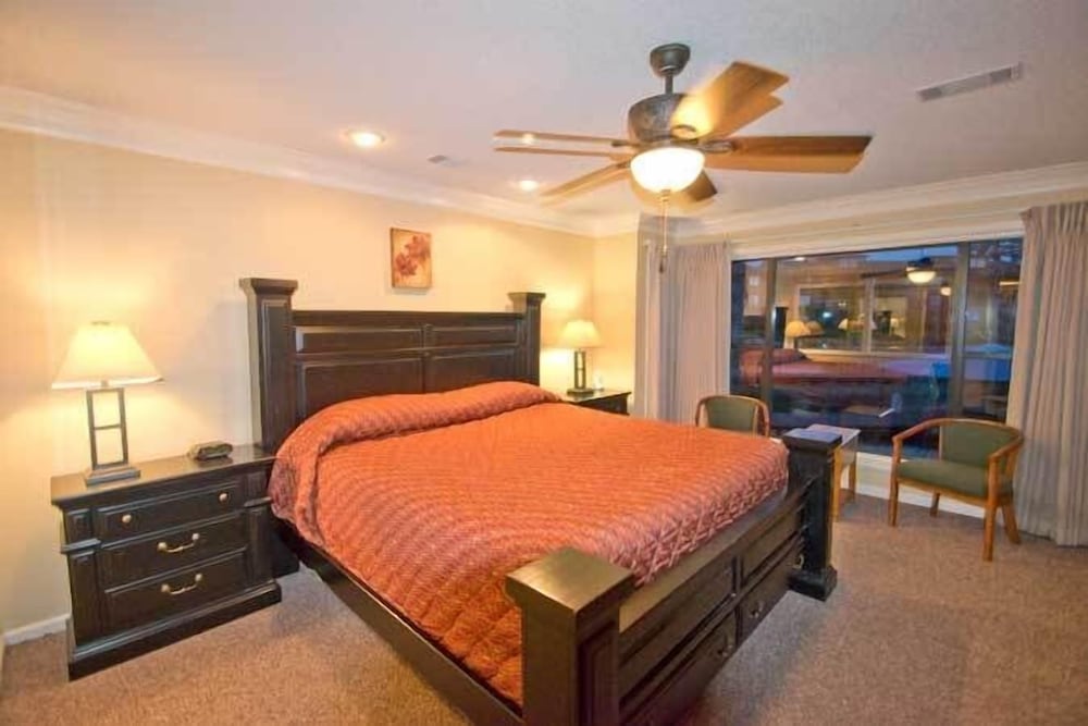 Classic Villa, 2 Bedrooms, Jetted Tub, Lake View