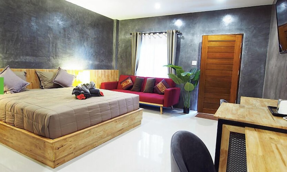 Deluxe Double Room, Bathtub - Photo 1