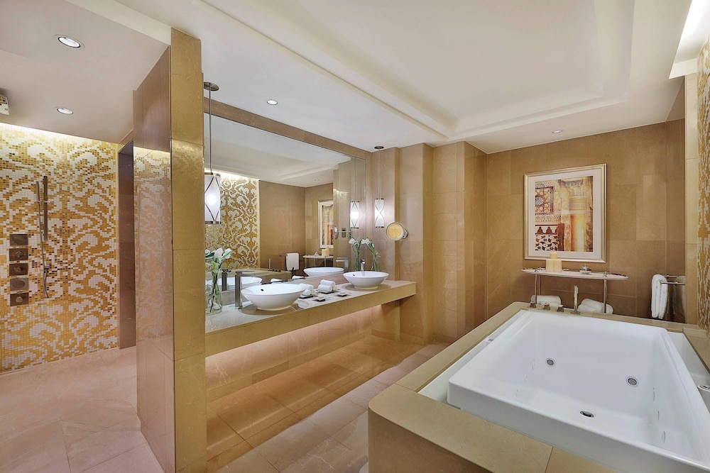 Royal Suite, 2 Bedrooms, Ocean View thumbnail 5