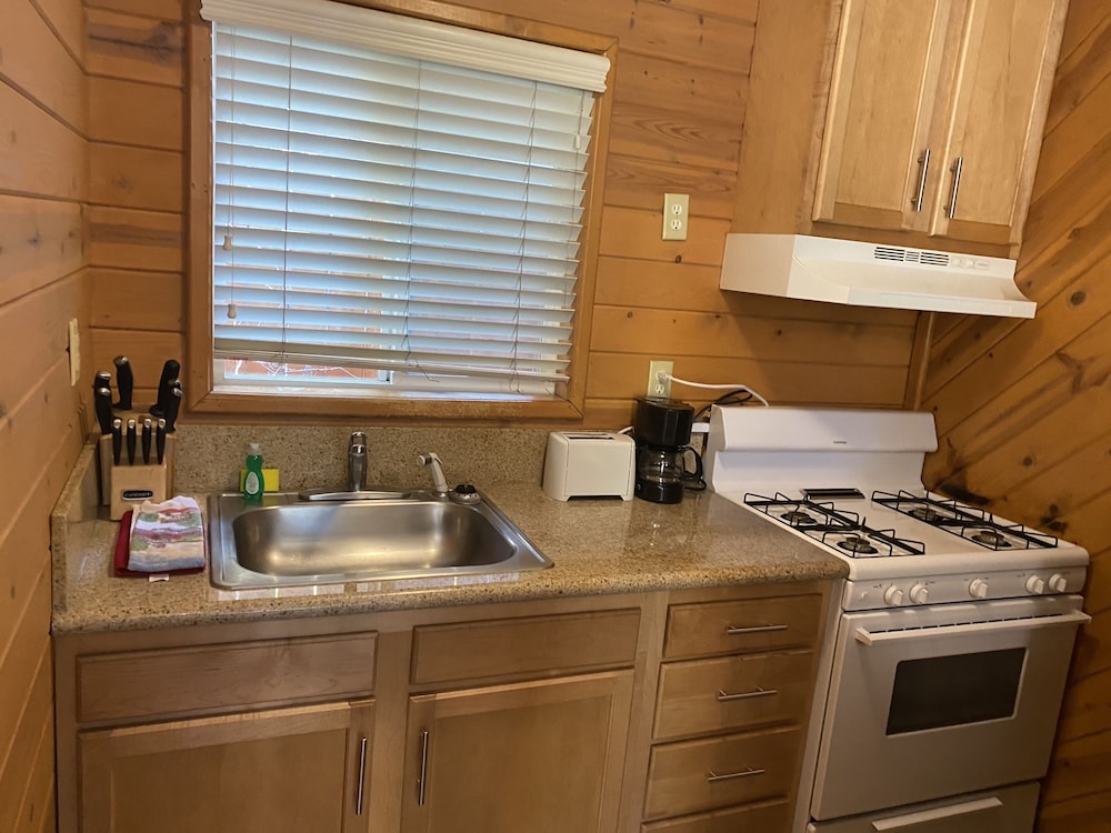 Traditional Townhome, 2 Bedrooms, Private Bathroom, Mountain View (002 2BR 3K)