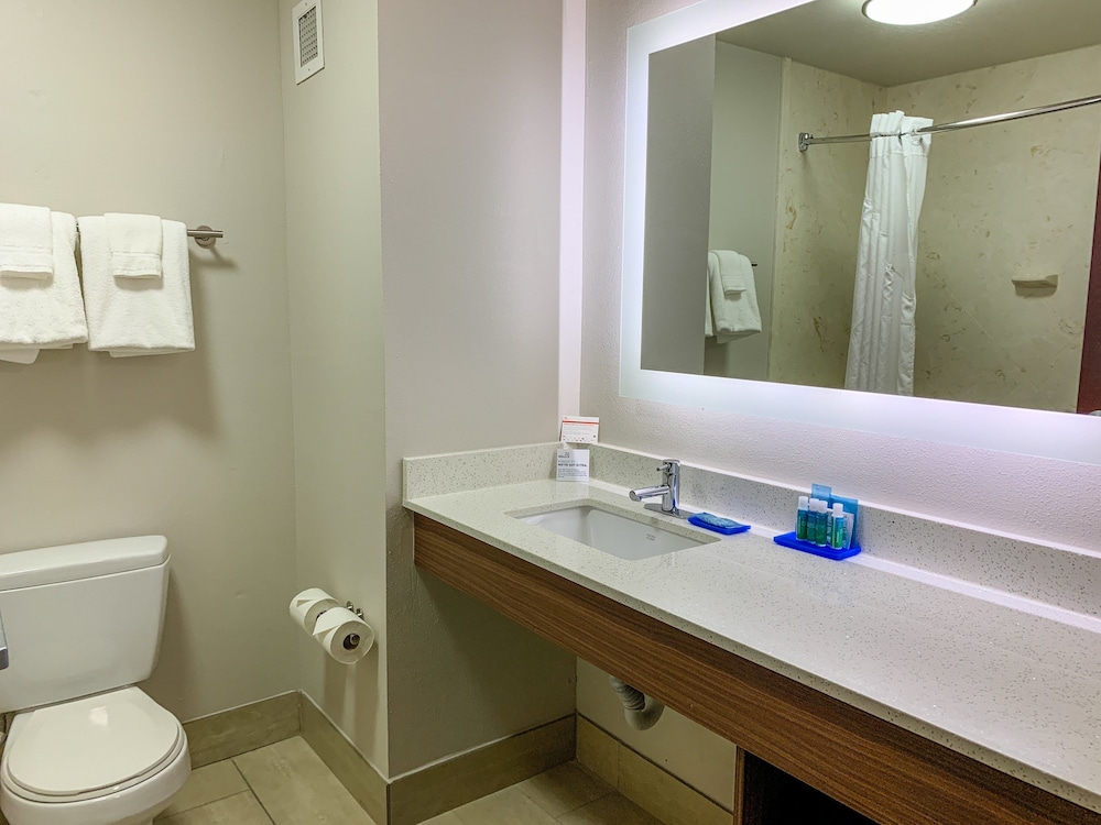 Suite, Multiple Beds (Top Floor) - Photo 5