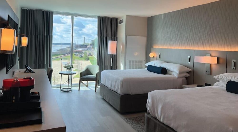 Grand Riverview Two Queen Room