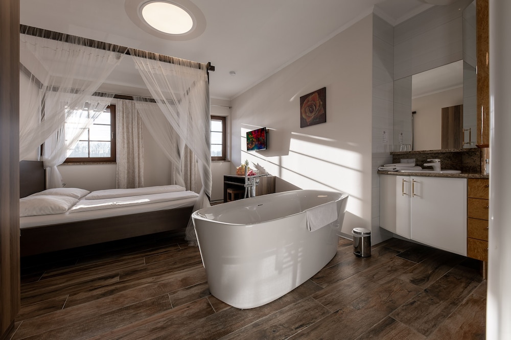Comfort Suite, Ensuite - Photo 9