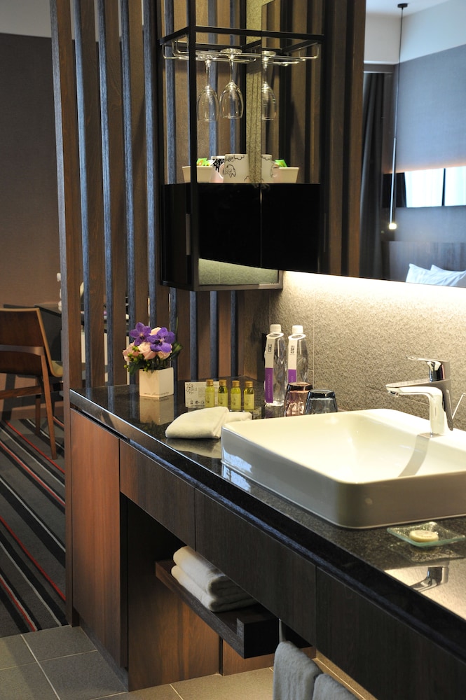 Premier Double Room, 1 Double Bed, City View thumbnail 5