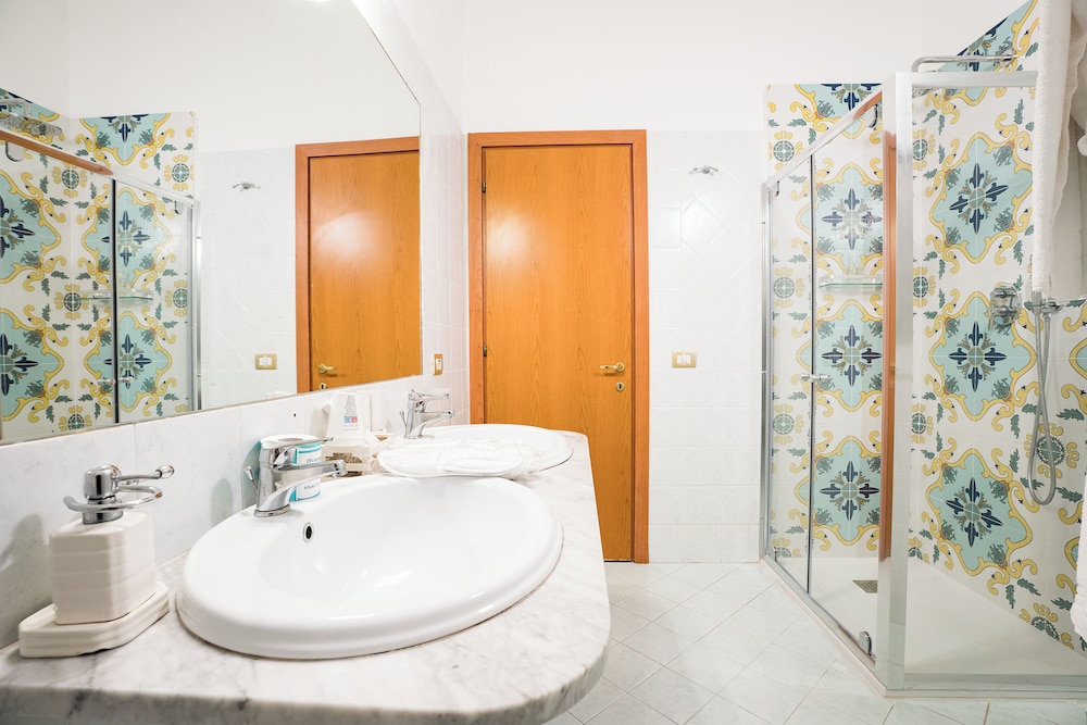 Junior Studio Suite - Photo 11