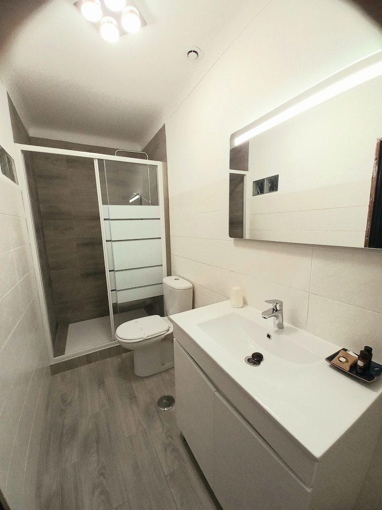 Family Triple Room, 1 Queen Bed, Non Smoking, City View photo 3