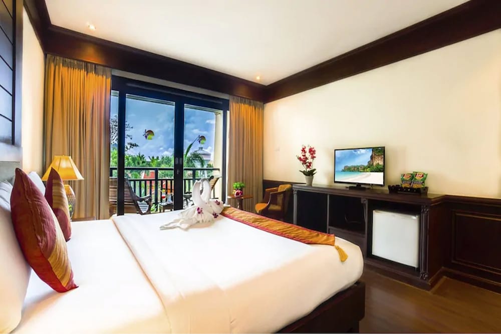 Deluxe Room, Pool View - Photo 7