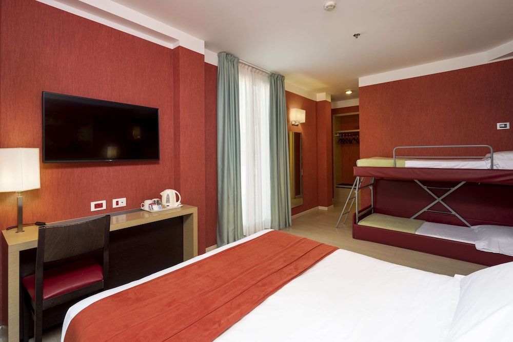 Family Room, 1 King Bed, Non Smoking (Bunk beds) - Photo 5
