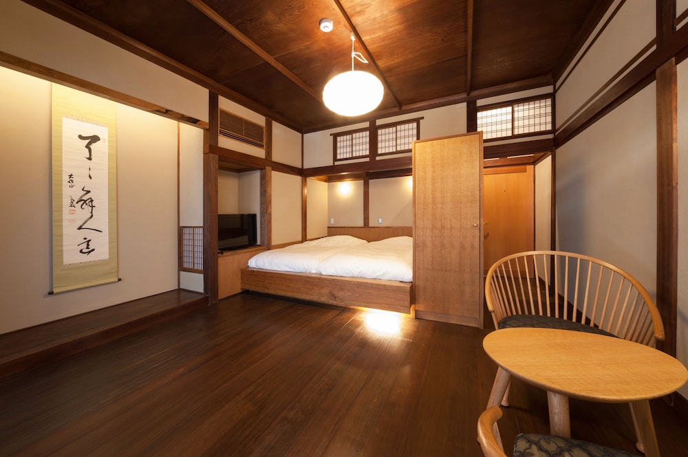 201 Basic Twin Room, 2 Twin Beds, Non Smoking