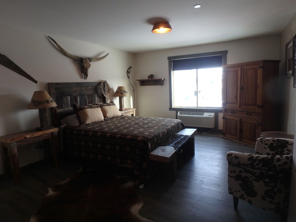 Western Room photo 1