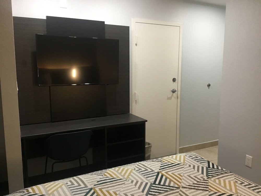 Superior Room, 1 Queen Bed, Non Smoking photo 3