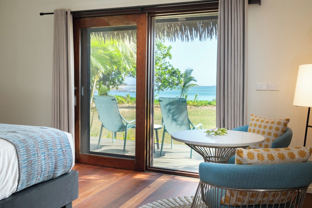 Deluxe Beachfront Bure photo 5