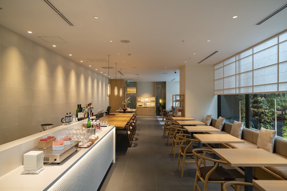 Premier Twin Room, Non Smoking, Exclusive Club Lounge Access (46sqm, Bed width 120cm) - Photo 14