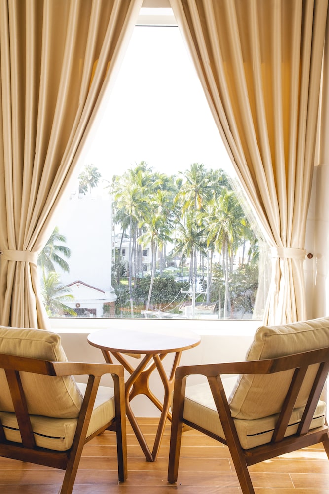 Deluxe Room, 1 Queen Bed, Balcony, Sea View photo 3