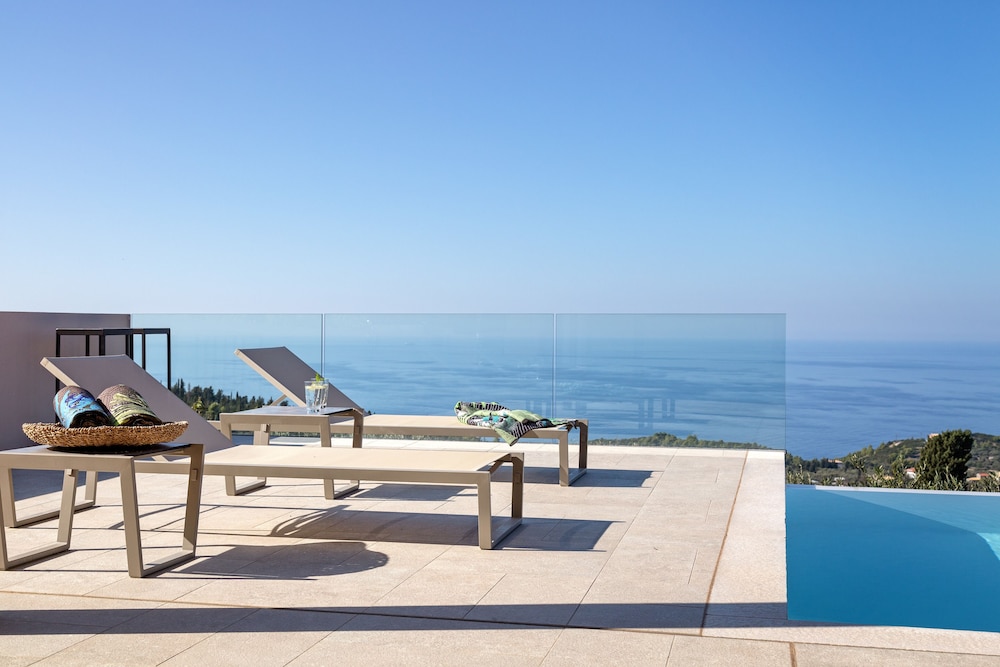 Special Offer Executive Villa with Private Heated Pool photo 3