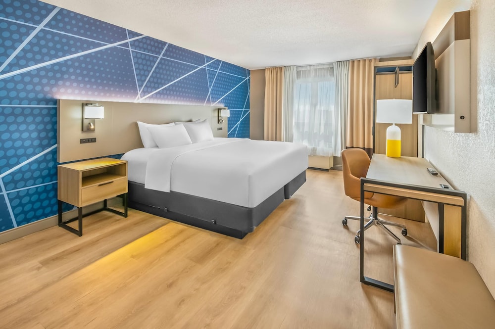 Room, 1 King Bed, Non Smoking - Photo 2