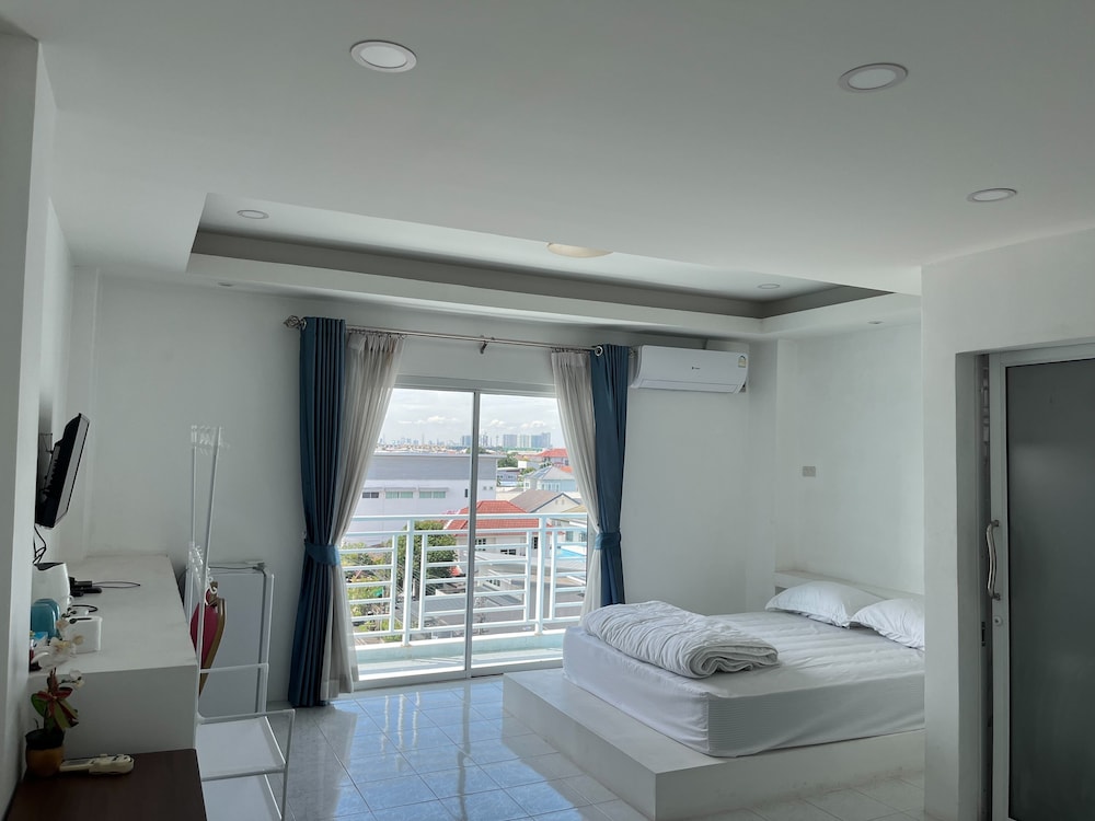 Double Room, Balcony, City View photo 3