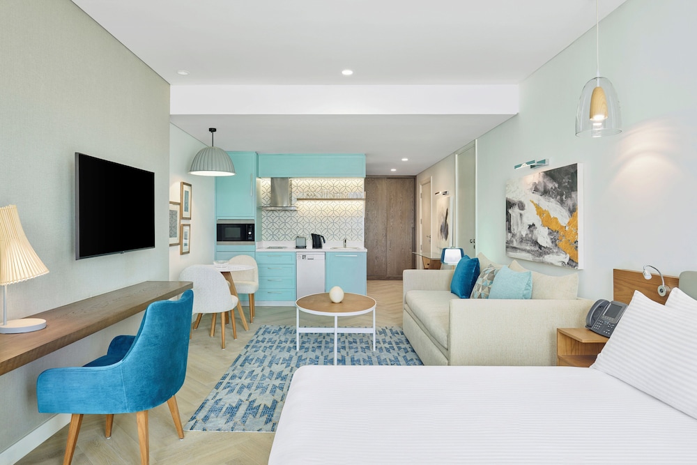 Studio Suite, 1 King Bed, Kitchen