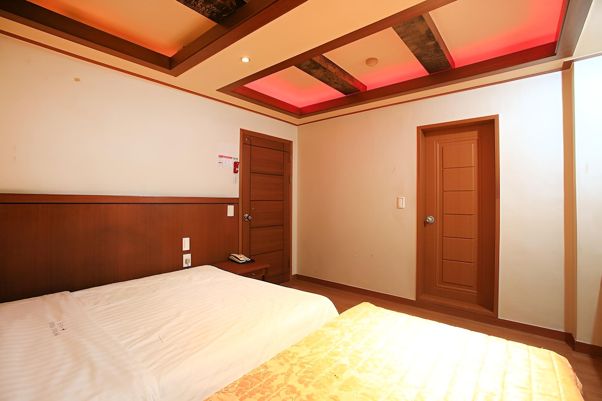 Room (Twin (no PC support)) - Photo 14